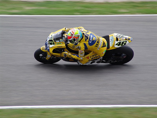 Gambar 6 - Foto Valentino Rossi di Moto GP 2006