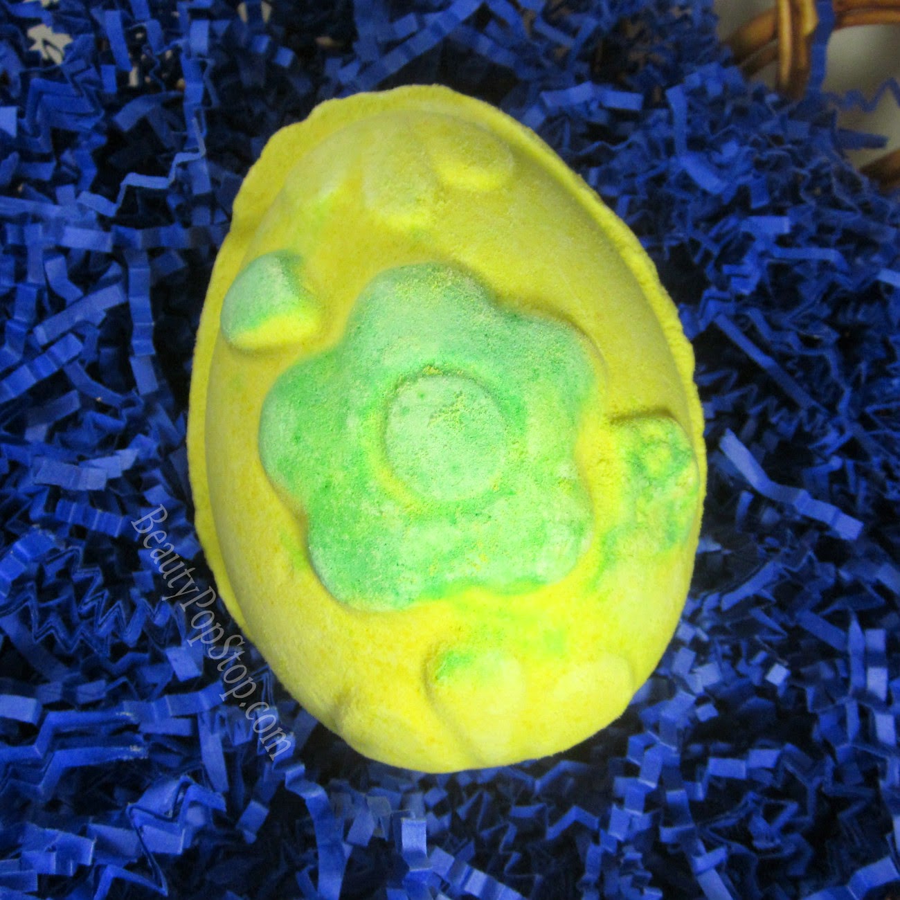 lush immaculate eggception bath bomb review