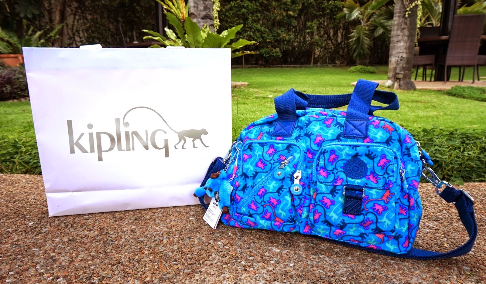 how to spot a fake kipling bag