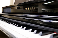 Yamaha polished ebony digital piano