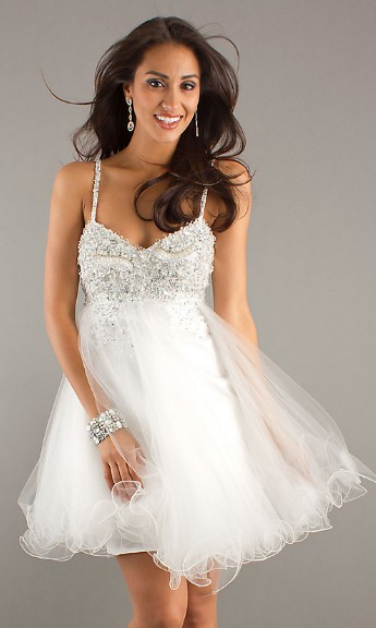 Prom hairstyles 2012: WHITE PROM DRESSES ARE ELEGANT AND STYLISH