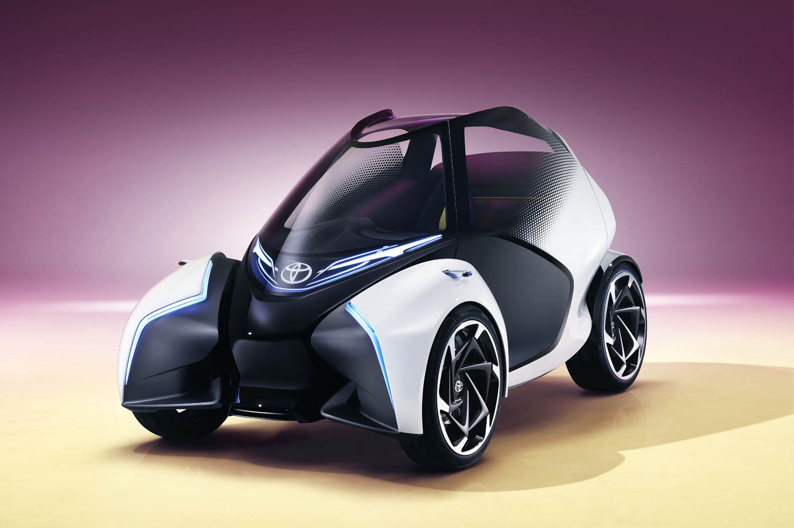 2017_Toyota_Concept_i-Tril_Static_03+cop