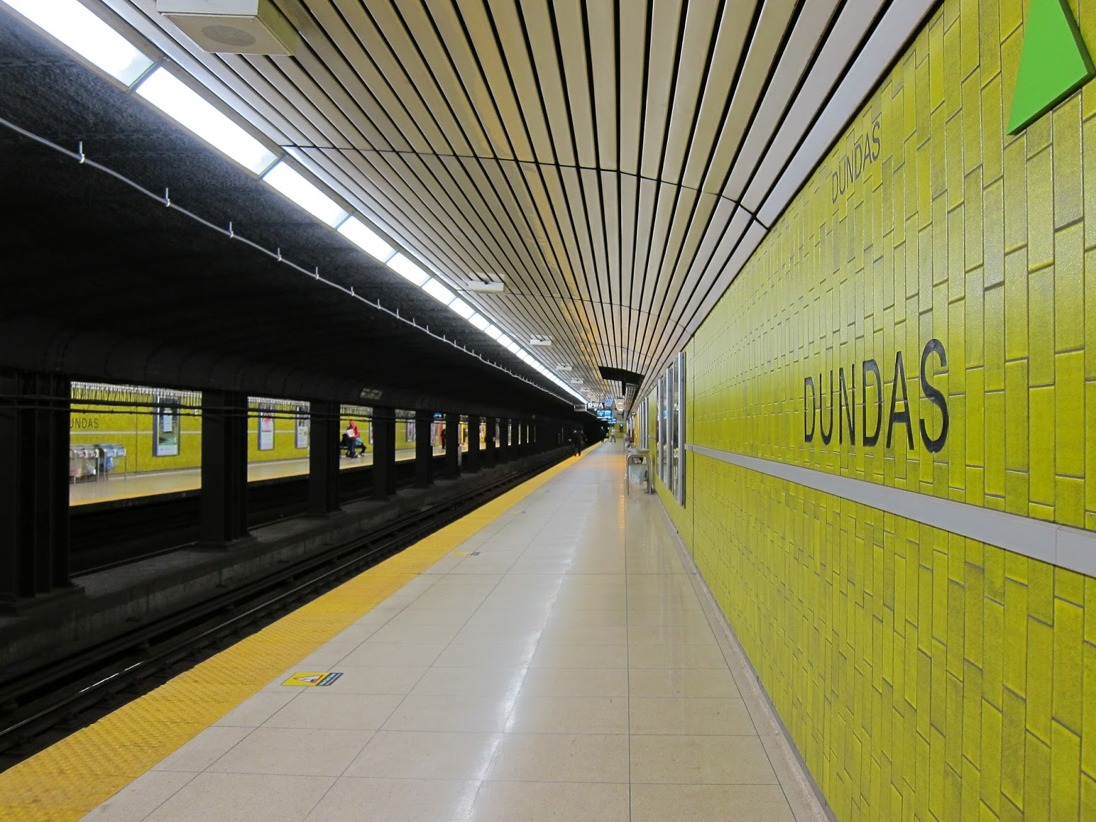 Dundas station platform view