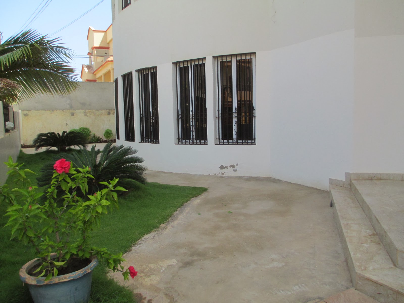 villa à vendre aux almadies R+2 nous consulter