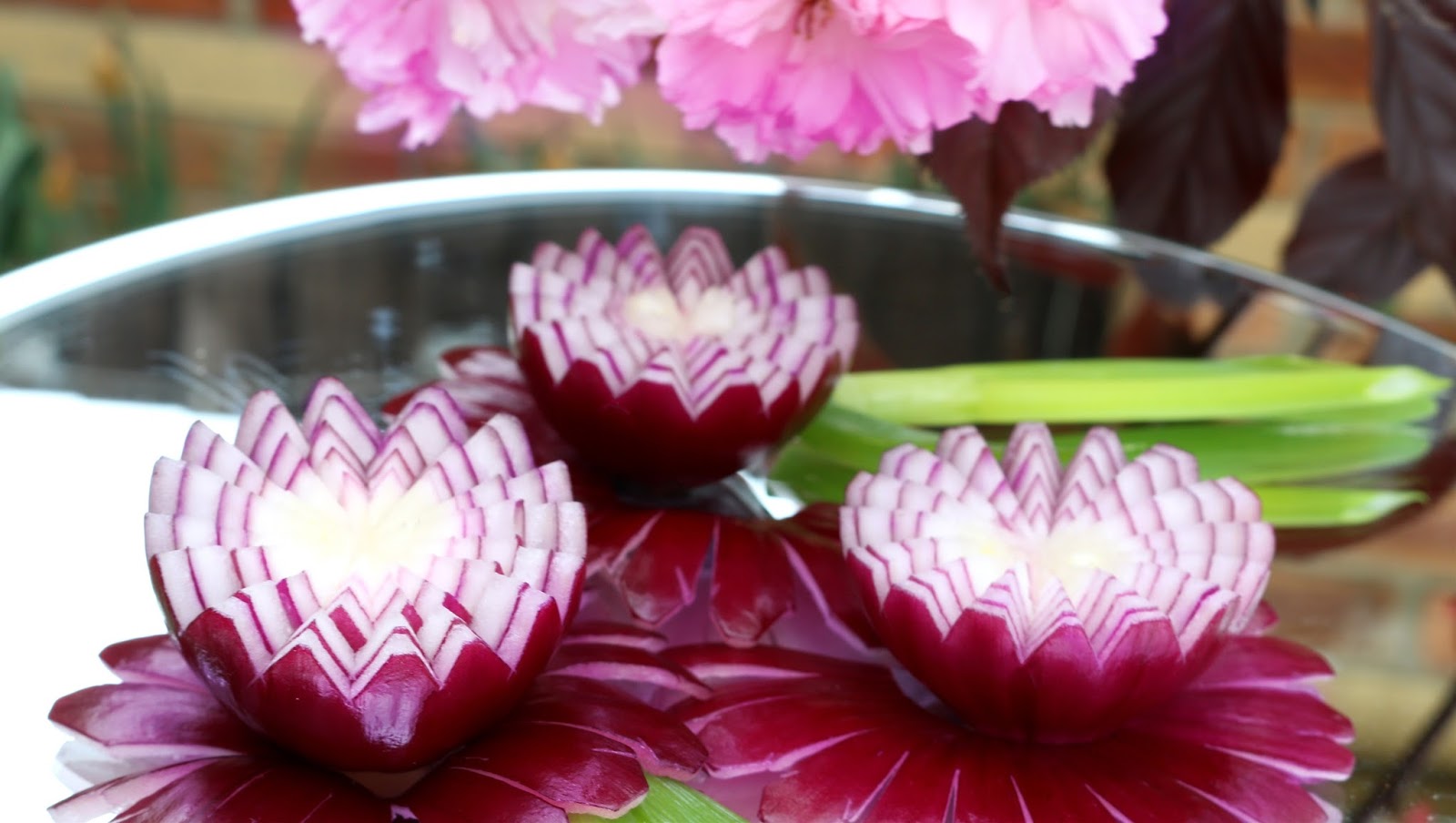 ItalyPaul Art In Fruit & Vegetable Carving Lessons Art in Red Onion