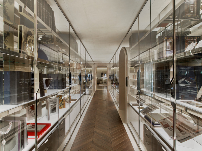 loveisspeed....... The new boutique of Van Cleef & Arpels..... The famous jeweler expands Place