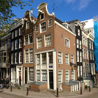 Amsterdam, casa lungo i canali
