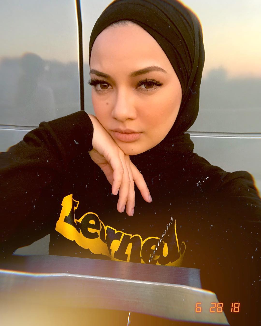 Neelofa Mohon Maaf Tersilap Kongsi Gambar Tidak Bertudung Di Instagram Story Miss Viral Tv