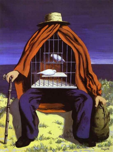 Hombre sentado, cubierto con una capa roja. Dentro hay una jaula con dos palmas blancas.