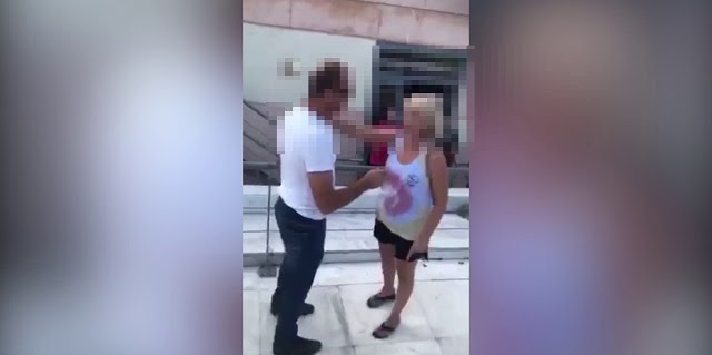 ΈΠΕΣΑΝ ΟΙ ΠΡΩΤΕΣ ΣΦΑΛΙΑΡΕΣ - Ξύλο και μπινελίκια: Αγανακτισμένοι κάτοικοι επιτέθηκαν στον υπεύθυνο πολιτικής προστασίας του Μαραθώνα – VIDEO ΈΠΕΣΑΝ ΟΙ ΠΡΩΤΕΣ ΣΦΑΛΙΑΡΕΣ - Ξύλο και μπινελίκια: Αγανακτισμένοι κάτοικοι επιτέθηκαν στον υπεύθυνο πολιτικής προστασίας του Μαραθώνα – VIDEO