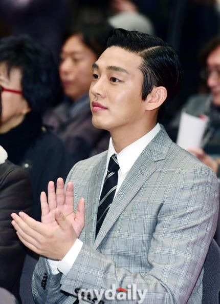 올해의 영화상 남우주연상 유아인 | 인스티즈