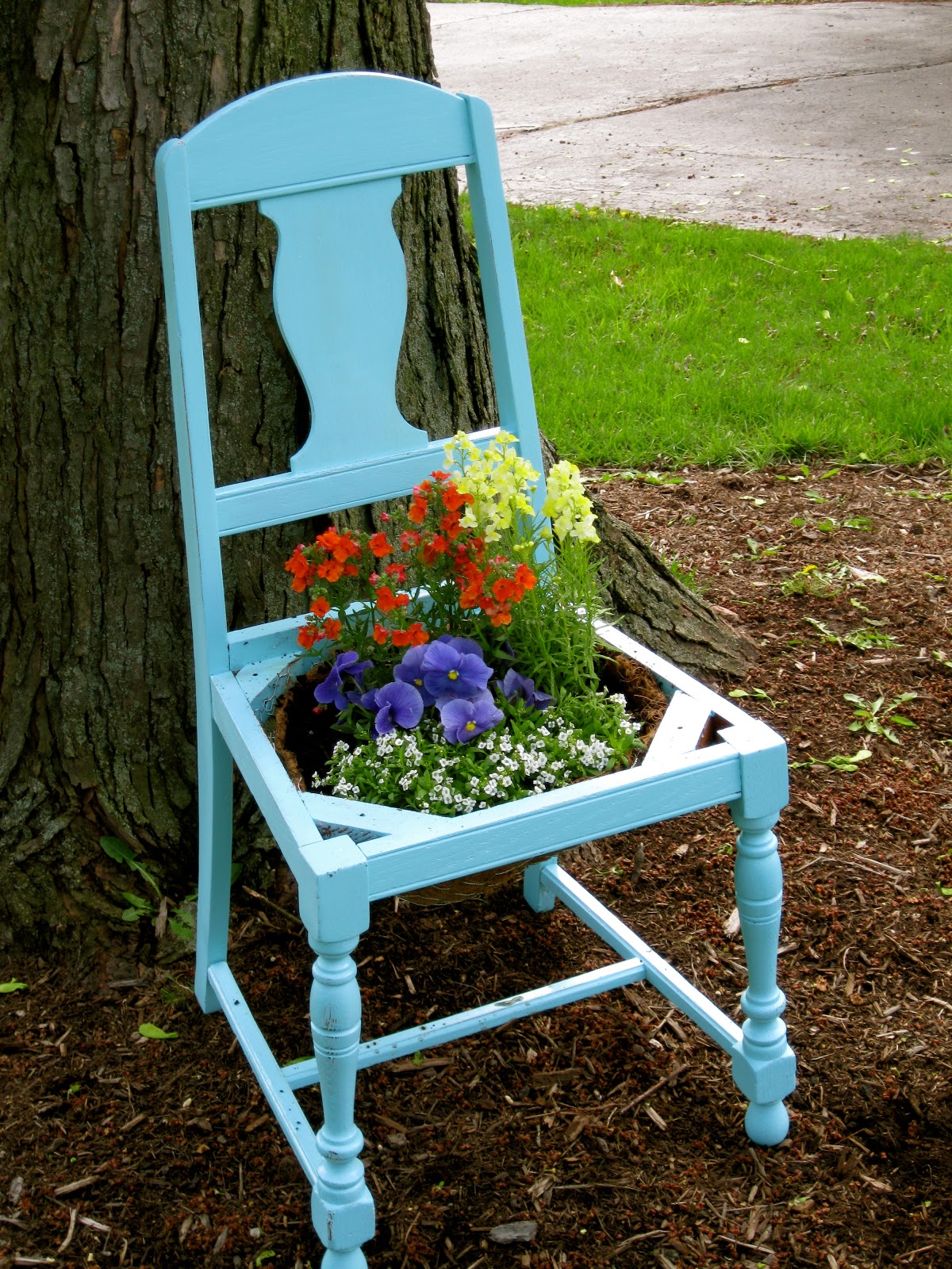 White Woods Vintage The Chair Planter