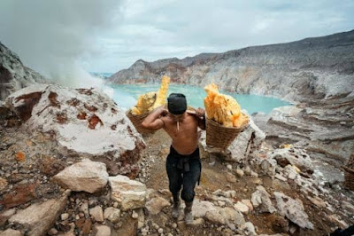 activities sulfure mining every day for three time to take sulfure