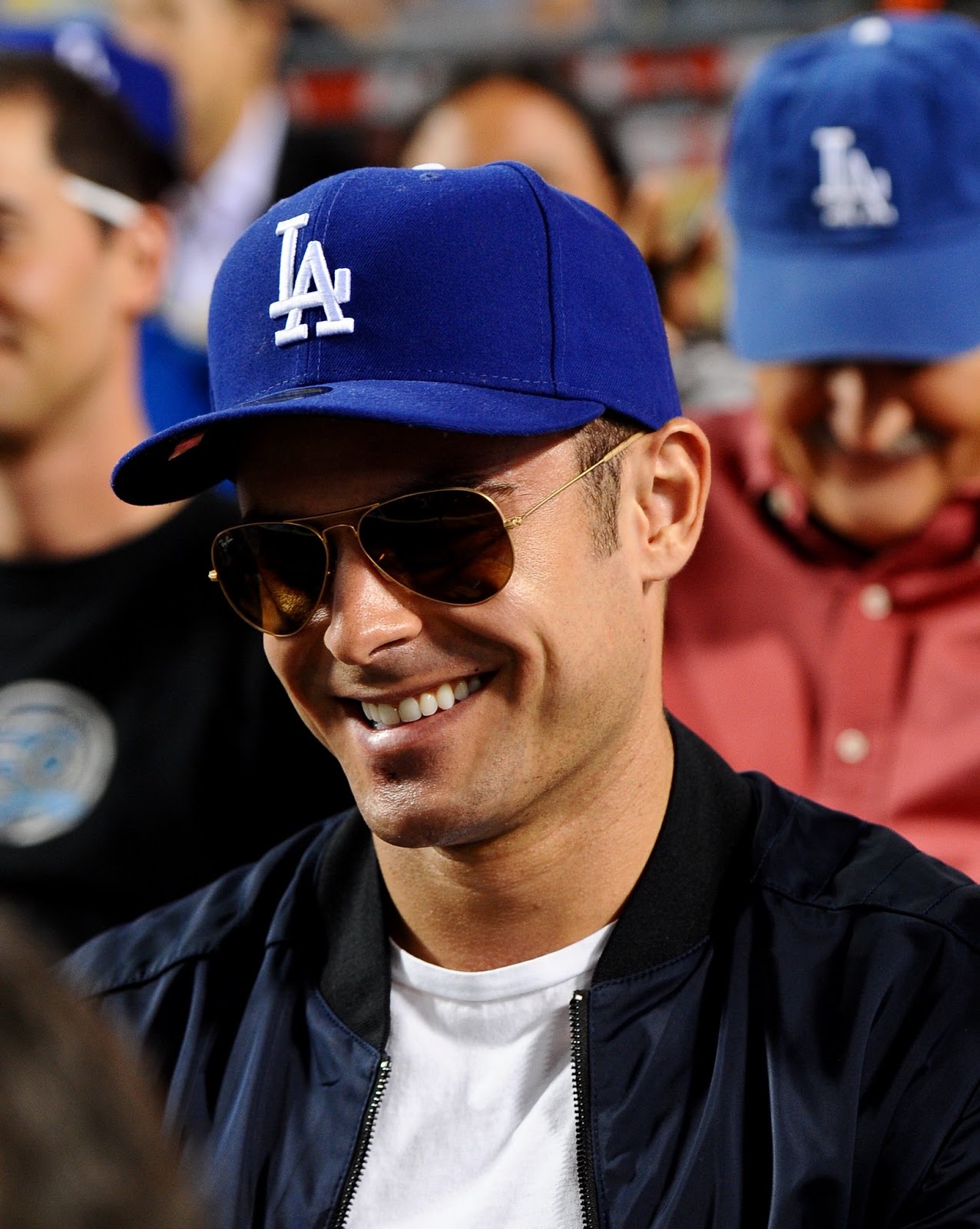 Zac Efron Source Perú Zac Efron en un juego de baseball en Los Angeles (Agosto 24)