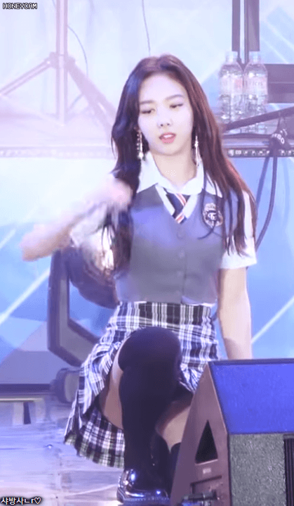 180623 트둥이네 🐰토끼 나연이 What is Love+Heartshaker+TT 직캠 롯데 패밀리 콘서트 | 인스티즈