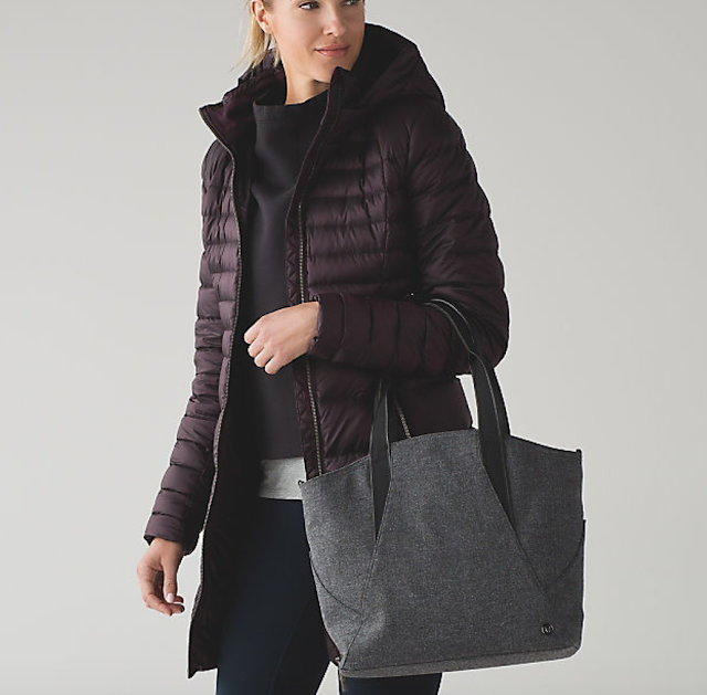 https://api.shopstyle.com/action/apiVisitRetailer?url=https%3A%2F%2Fshop.lululemon.com%2Fp%2Fbags%2FAll-Day-Tote-Mini%2F_%2Fprod8351717%3Frcnt%3D16%26N%3D8bd%26cnt%3D18%26color%3DLW9AG6S_015187&site=www.shopstyle.ca&pid=uid6784-25288972-7