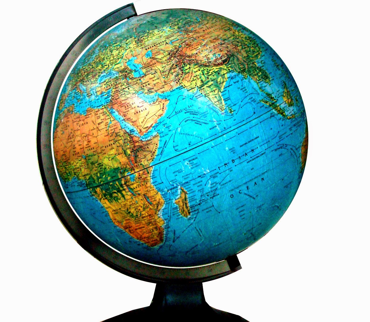 LINGUAGEM GEOGRÁFICA COMO OS GLOBOS SÃO FEITOS? LINGUAGEM GEOGRÁFICA COMO OS GLOBOS SÃO FEITOS?