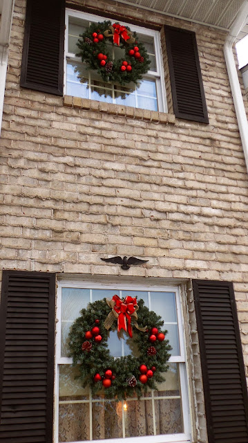 A DEBBIE-DABBLE CHRISTMAS: 2013 Home Tour, Part 1, The Outside of our Home