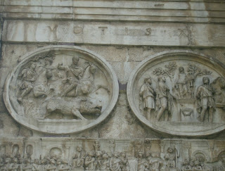 αψίδα του Κωνσταντίνου στην Αρχαία Αγορά της Ρώμης