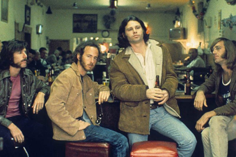 30 Rare Behind the Scenes Photographs From the Morrison Hotel's Album