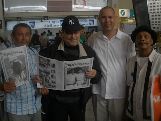 El autor del artículo con Rubén Blades, Heriberto Martínez y Luis Gómez Flórez
