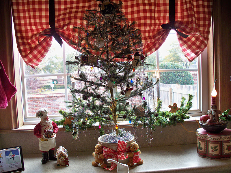 Carol's Heirloom Collection: Christmas Kitchen Window