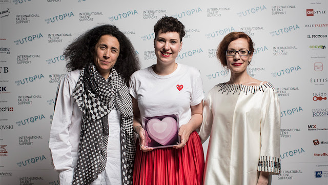 HELEN KIRKUM AT ITS ACVCESSORIES AWARD 2016