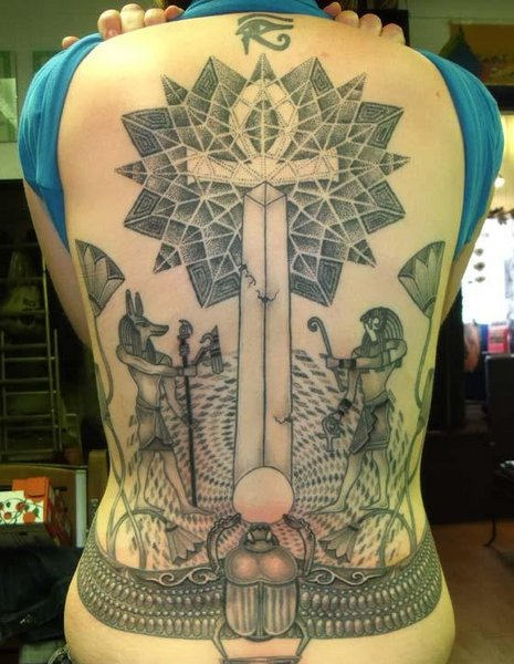 Egipcio Tatuagem Na Parte De Tras Do Corpo