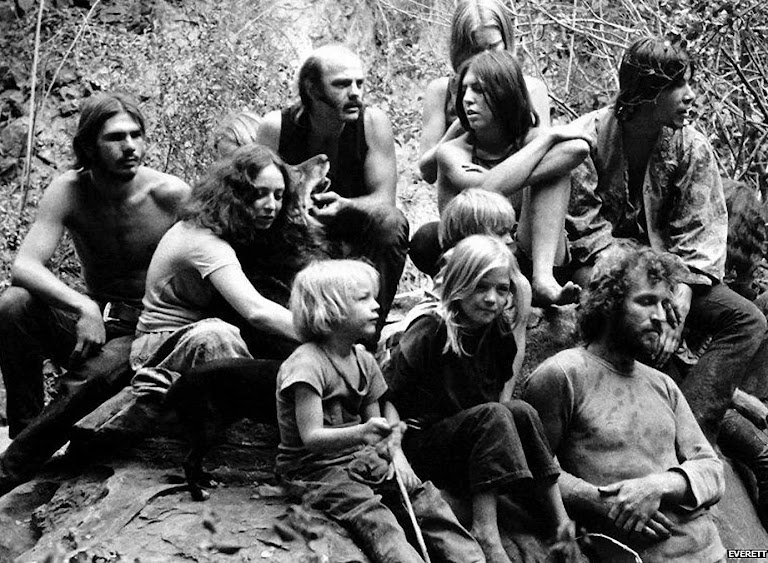 A 'família Manson' vivia na promiscuidade total, num sistema anarco-tribal ecológico A 'família Manson' vivia na promiscuidade total, num sistema anarco-tribal ecológico