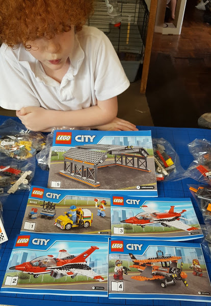 The Brick Castle: LEGO Airport Show review set 60103