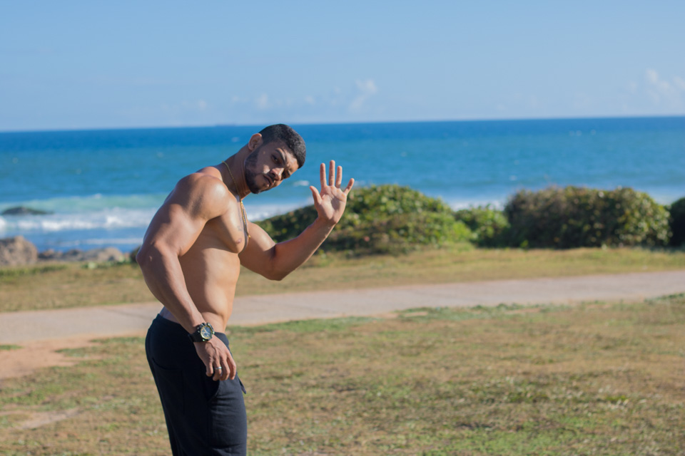 Modelo fitness Jadson dos Santos mostra o corpo sarado em ensaio. Foto: Danilo Alves
