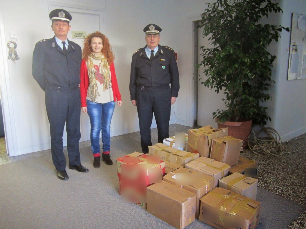 Εύβοια: Οι αστυνομικοί μάζεψαν τρόφιμα και ρούχα για το «Χαμόγελο του Παιδιού» (ΦΩΤΟ)
