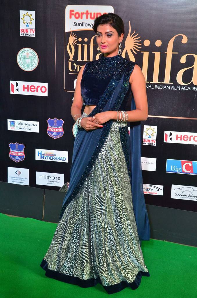 Indian Model Ishita Vyas At IIFA Awards 2017 In Blue Dress