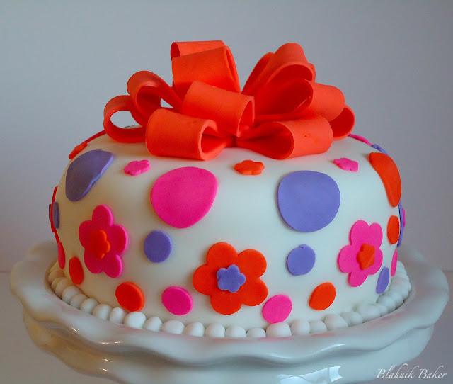 Cute fondant decorated cake - Fondant is a tasteless, thick paste, made of sugar and water. It can be colored and flavored, so it is often used for decorating cakes.