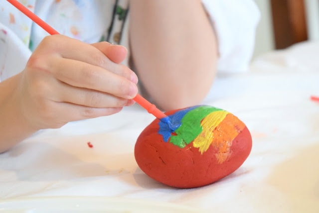 Painted Treasure Rocks- classic kids craft. Let your preschoolers, kindergarteners, or elementary children paint bright designs on rocks. Fun spring or summer activity. Give them away as gifts or decorate your garden!