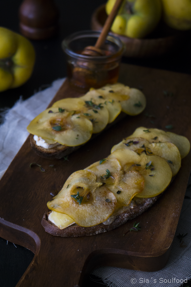 sia´s soulfood foodblog: Tartines mit Brie und karamelisierten Quitten
