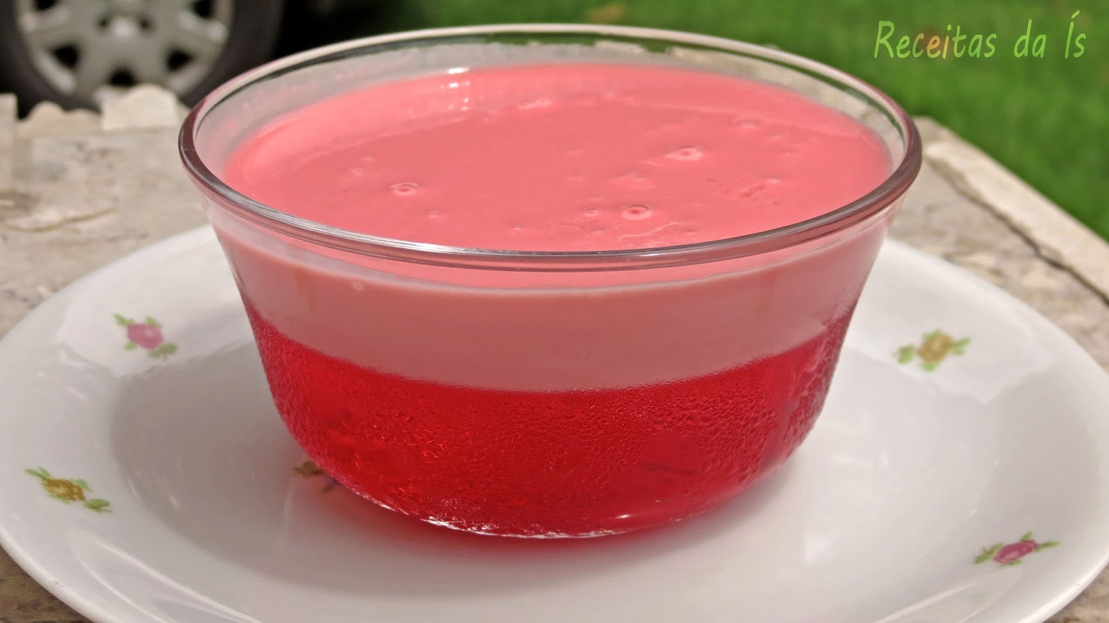 Receitas da Ís: MOUSSE FÁCIL COM GELATINA DE MORANGO