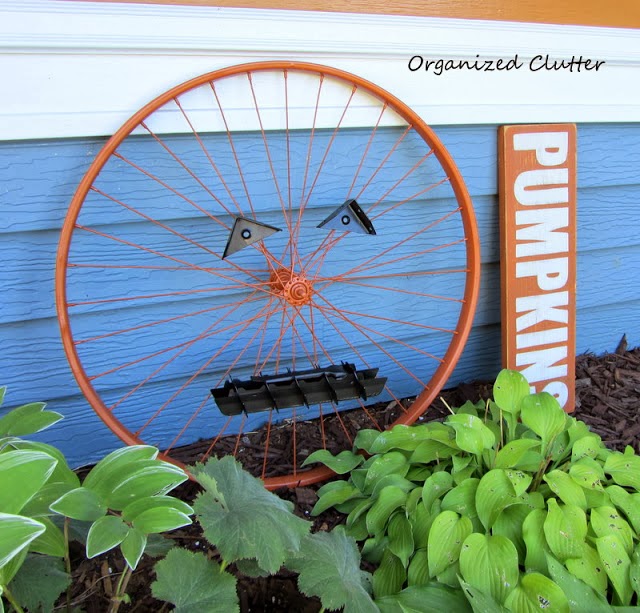Bicycle Wheel Pumpkin www.organizedclutterqueen.blogspot.com
