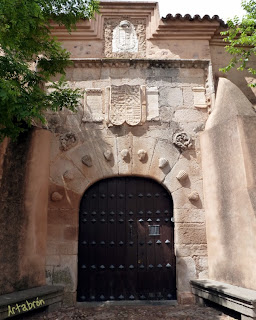 Fachada del Palacio de los Mejía. Albergue turístico