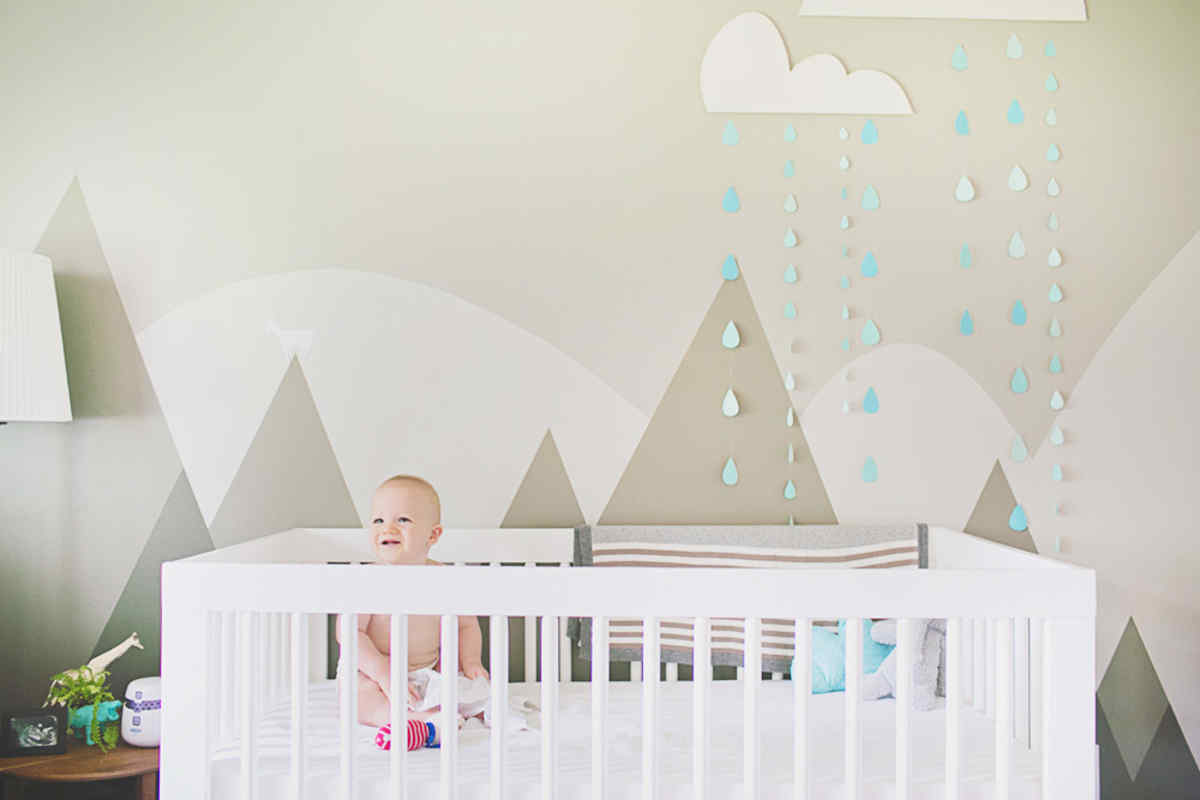 ¿Cómo decoro la pared de una habitación infantil?