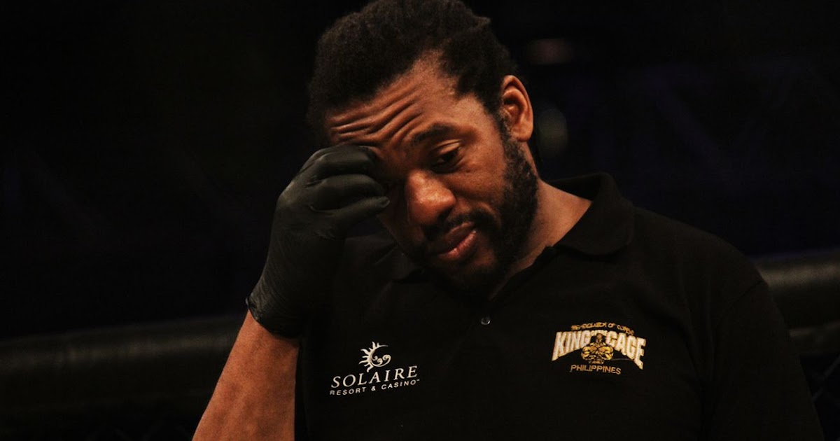 Herb Dean explicou porquê não encerrou a luta no 3º round