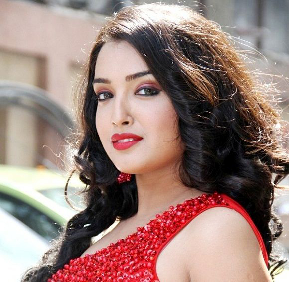 Beauty Galore HD : Amrapali Dubey Looking So Cute Close Ups Photos