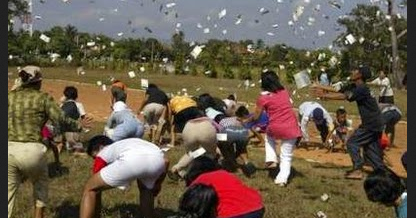 80+ Gambar Wanita Hujan Uang 80+ Gambar Wanita Hujan Uang