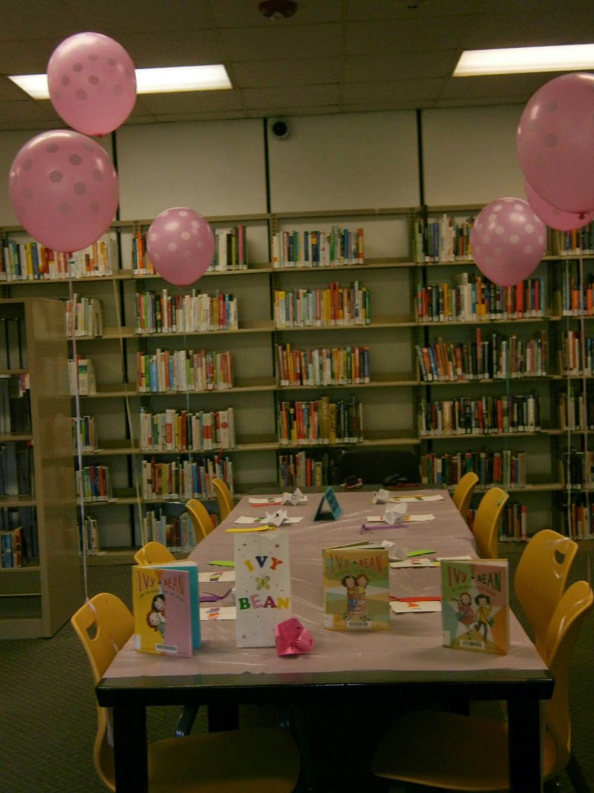 Dixon and Moody Neighborhood Libraries Dixon Gallery