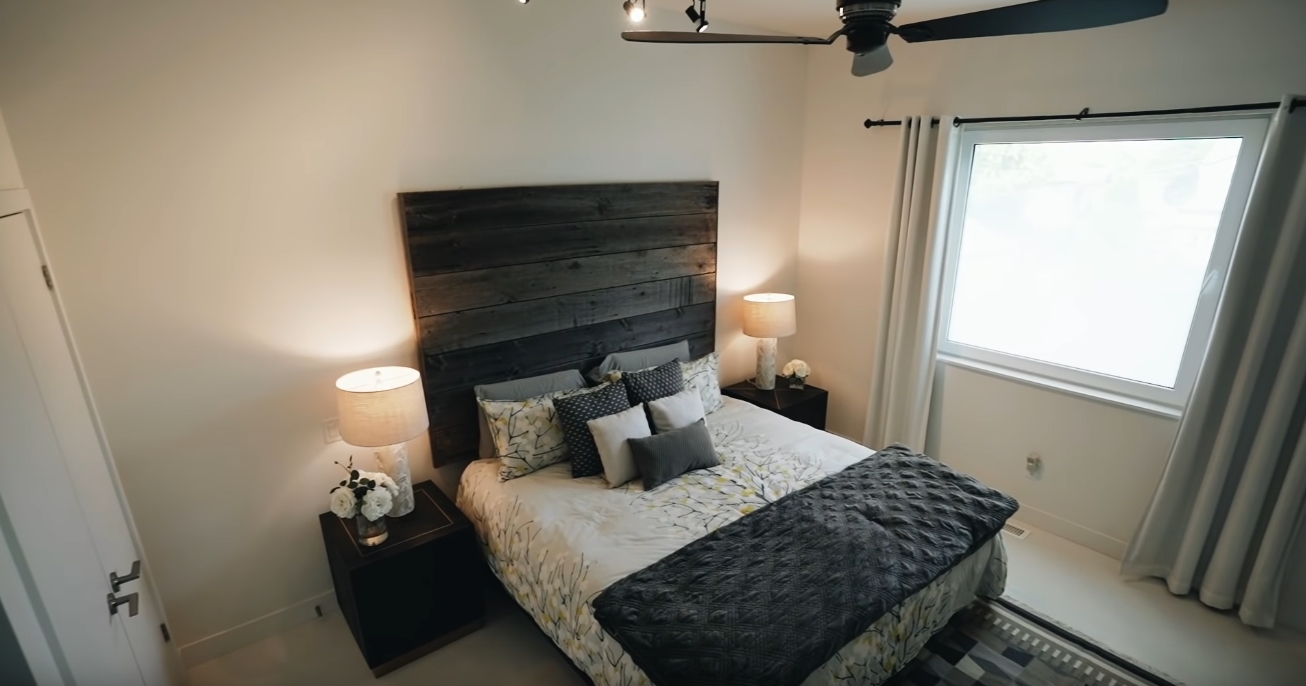 16 Photos vs. 257 Humbercrest Blvd, Toronto, Ontario - High End Home & Interior Design Video Tour 16 Photos vs. 257 Humbercrest Blvd, Toronto, Ontario - High End Home & Interior Design Video Tour