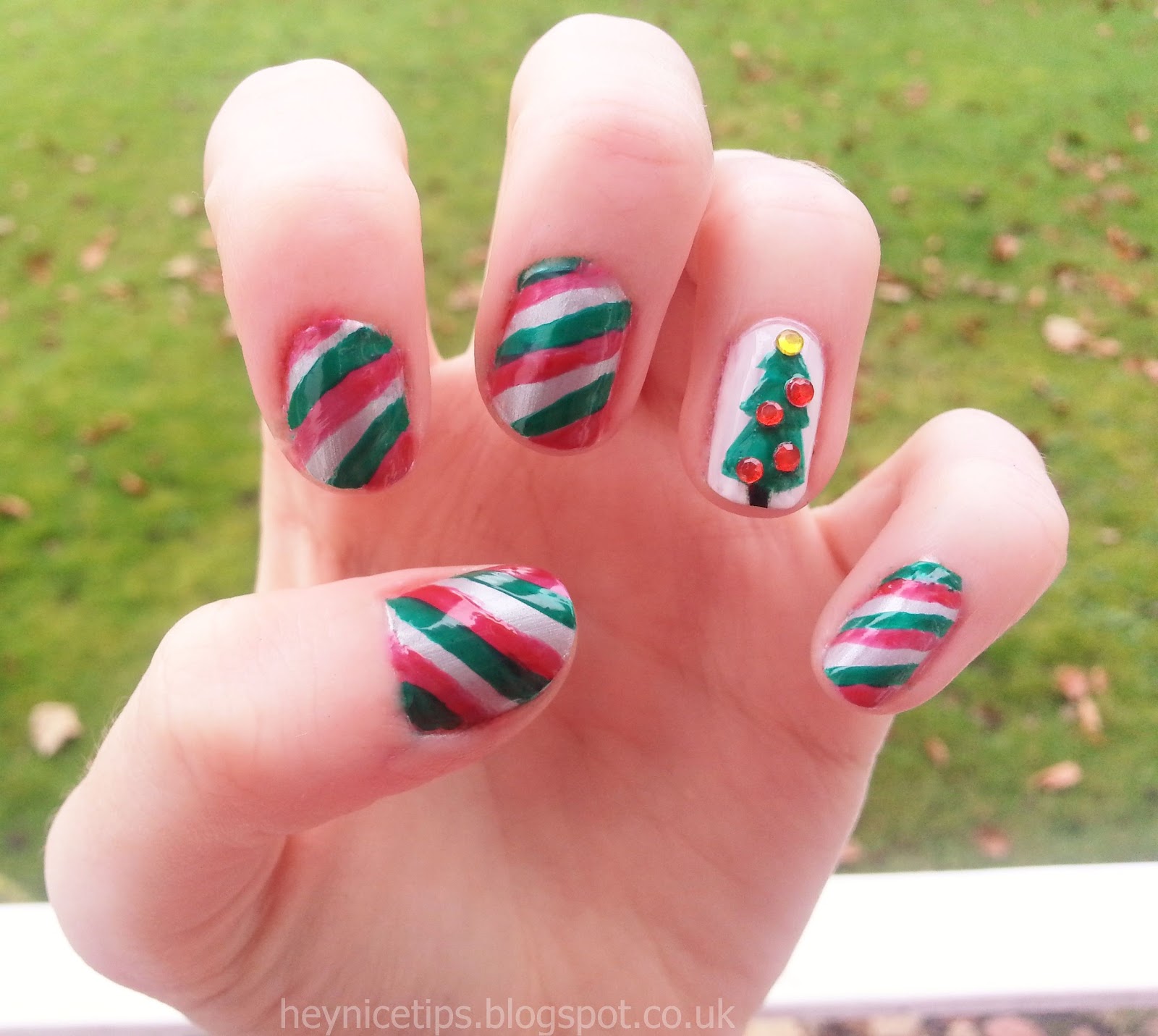Hey, nice tips! Christmas Tree Nails