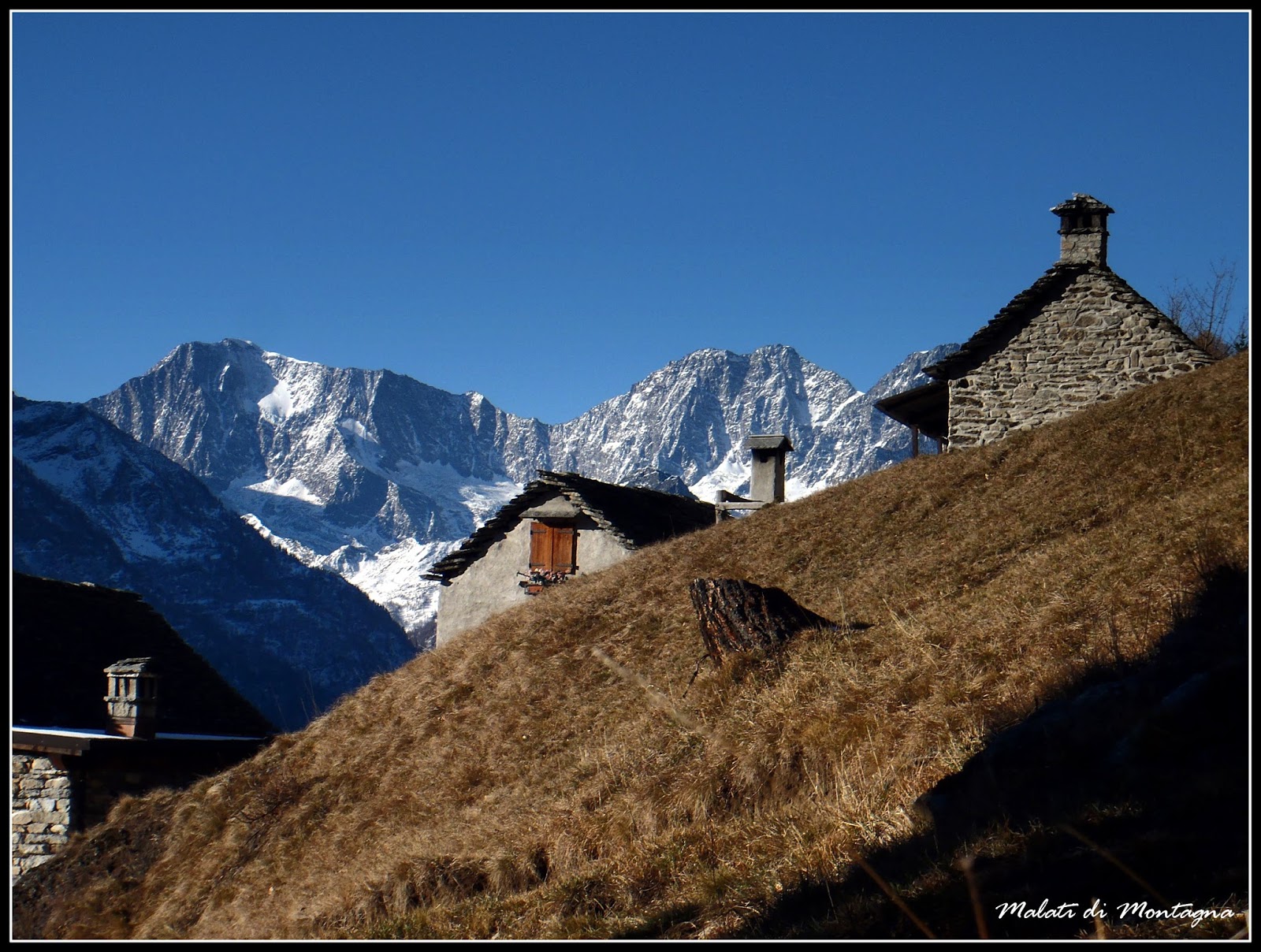 Le Montagne Stanno Chiamando E Devo Andare - Emblema Illustrazione - Foto 7