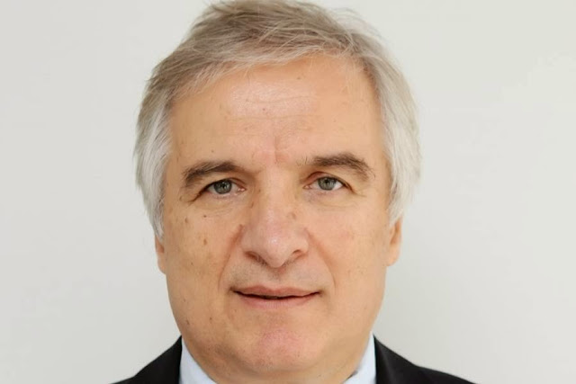 "Στη θέση του θα έφευγα..."