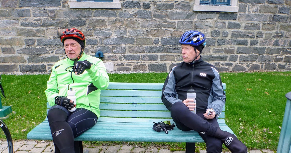 Vélo en Mauricie Champlain StNarcisse sous la bruine au départ