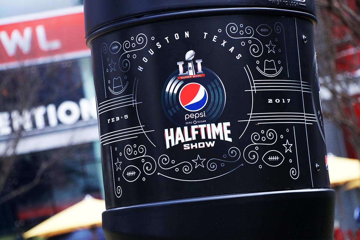 Limited Edition Commemorative Super Bowl Pepsi Can on Packaging of the World Creative Package